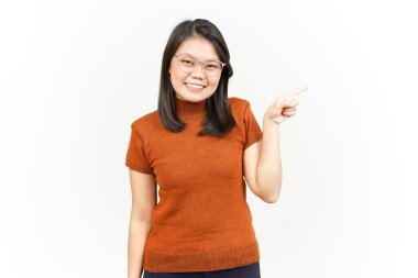 Beyaz arka planda tecrit edilmiş Güzel Asyalı Kadın 'ın Ürün ve İşaret Tarafı