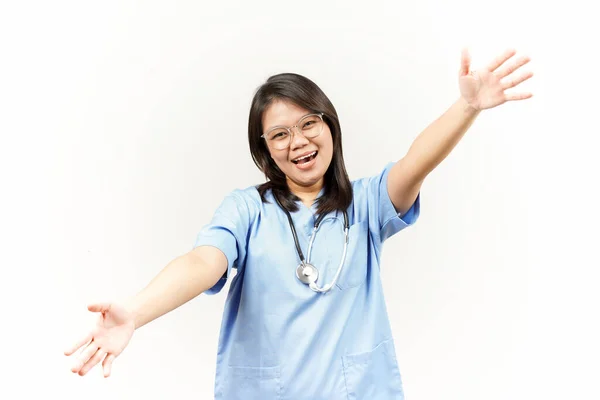 Προσφέροντας Αγκαλιά Της Ασίας Νεαρός Γιατρός Απομονώνονται Λευκό Φόντο — Φωτογραφία Αρχείου