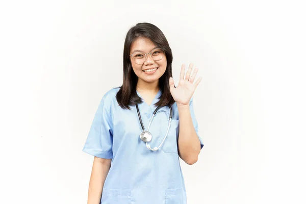 Olá Gesture Asiático Jovem Médico Isolado Fundo Branco — Fotografia de Stock