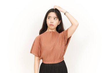 Beyaz arka planda izole edilmiş Güzel Asyalı Kadın 'ın Şaşkın ve Düşünen Hareketi