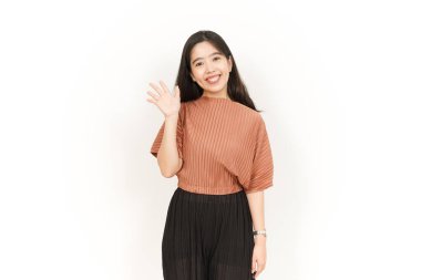 Selam, Beyaz Arkaplanda İzole Edilmiş Güzel Asyalı Kadın 'a Selamlar veya El sallama