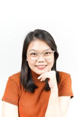 Güzel Asyalı kadın beyaz arka planda biraz poz verir.