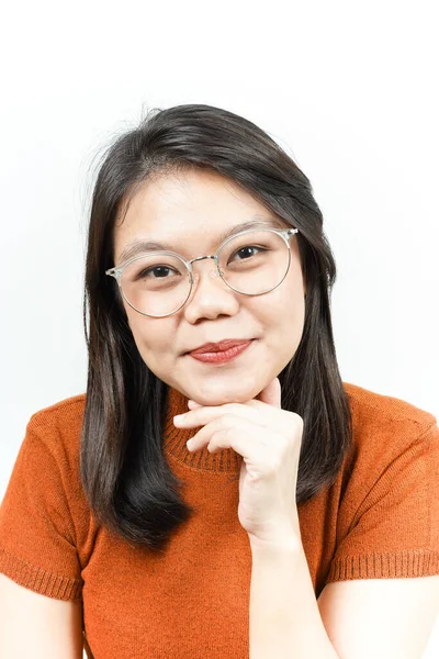 Vacker Asiatisk Kvinna Lite Pose Isolerad Vit Bakgrund — Stockfoto