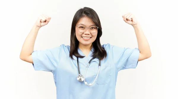 Mostrando Brazos Fuerza Joven Médico Asiático Aislado Sobre Fondo Blanco — Foto de Stock