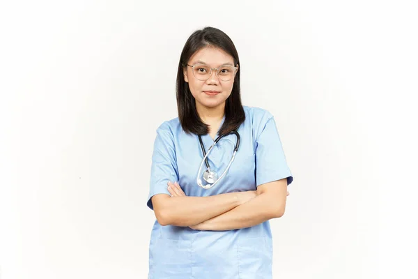 Összecsukható Karok Nézd Meg Kamera Ázsiai Fiatal Orvos Elszigetelt Fehér — Stock Fotó