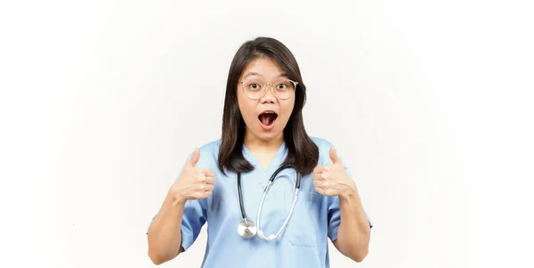 Mostrando Polegares Para Cima Asiático Jovem Médico Isolado Fundo Branco — Fotografia de Stock