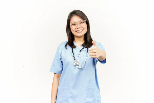 Pokazuję Kciuki Górę Azji Młody Lekarz Odizolowany Białym Tle — Zdjęcie stockowe
