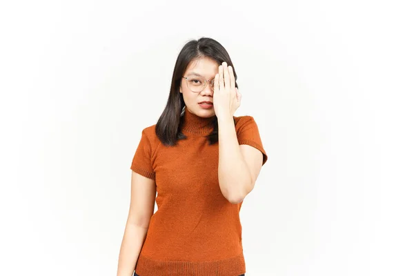 Cobrindo Metade Cara Bela Mulher Asiática Isolada Fundo Branco — Fotografia de Stock