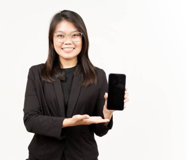 Siyah Ceket Giyen Güzel Asyalı Kadın Uygulamaları ya da Boş Ekranda İlanlar Gösteriliyor