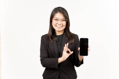 Siyah Ceket Giyen Güzel Asyalı Kadın Uygulamaları ya da Boş Ekranda İlanlar Gösteriliyor