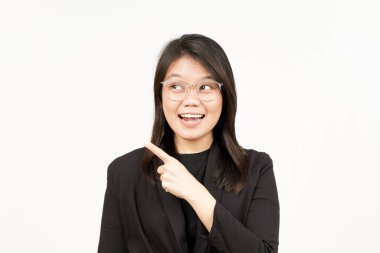 Beyaz üzerine siyah ceket giyen güzel Asyalı Kadın 'ın Ürün ve Gösteriş Tarafı