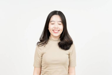 Kapalı Gözler ve Güzel Asyalı Kadın Gülümsemesi Beyaz arka planda soyutlandı