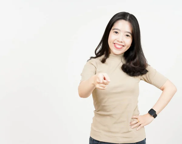 Sorrindo Apontando Para Câmera Bela Mulher Asiática Isolada Fundo Branco — Fotografia de Stock