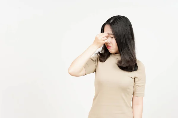Sofrendo Dor Cabeça Bela Mulher Asiática Isolada Fundo Branco — Fotografia de Stock
