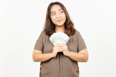 İki bin rupia 'lık güzel bir Asyalı kadın, beyaz arka planda soyutlandı.