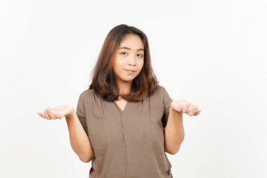Şaşkın, beyaz arka planda tecrit edilmiş güzel bir Asyalı kadının el hareketi bilmiyorum.
