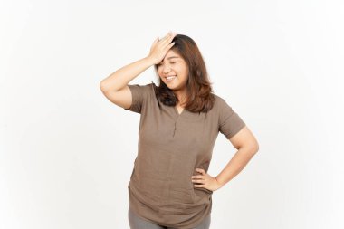 Beyaz arka planda tecrit edilmiş güzel bir Asyalı kadının jestini unut.