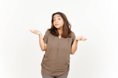 Şaşkın, beyaz arka planda tecrit edilmiş güzel bir Asyalı kadının el hareketi bilmiyorum.