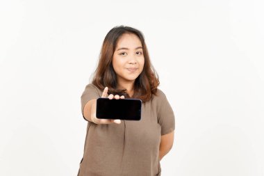 Beyaz Arkaplanda İzole Edilmiş Güzel Asyalı Kadın 'ın Boş Ekran Telefonundaki Uygulamaları veya İlanları Gösteriliyor