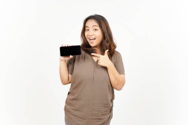 Beyaz Arkaplanda İzole Edilmiş Güzel Asyalı Kadın 'ın Boş Ekran Telefonundaki Uygulamaları veya İlanları Gösteriliyor