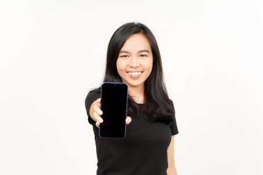 Beyaz Arkaplanda İzole Edilmiş Güzel Asyalı Kadın 'ın Boş Ekran Telefonundaki Uygulamaları veya İlanları Gösteriliyor