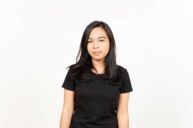 Gülümse ve beyaz arka planda izole edilmiş güzel Asyalı kadının kamerasına bak.