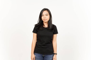 Gülümse ve beyaz arka planda izole edilmiş güzel Asyalı kadının kamerasına bak.