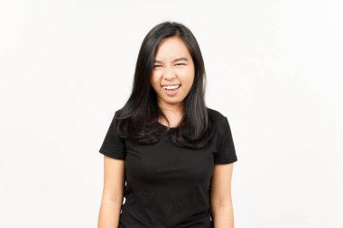 Gülümse ve beyaz arka planda izole edilmiş güzel Asyalı kadının kamerasına bak.