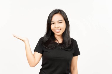 Beyaz arka planda tecrit edilmiş güzel Asyalı Kadın Açık Avuç 'ta Ürünleri Gösterme ve Sunma