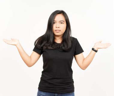 Şaşkın, beyaz arka planda tecrit edilmiş güzel bir Asyalı kadının el hareketi bilmiyorum.