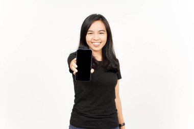 Beyaz Arkaplanda İzole Edilmiş Güzel Asyalı Kadın 'ın Boş Ekran Telefonundaki Uygulamaları veya İlanları Gösteriliyor