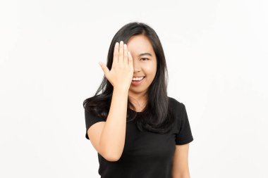 Beyaz arka planda izole edilmiş güzel Asyalı kadının gülümse ve yüzünü ört.