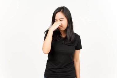 Beyaz arka planda yalnız bırakılmış pis kokulu ve iğrenç bir Asyalı kadın kokusu alıyorum.