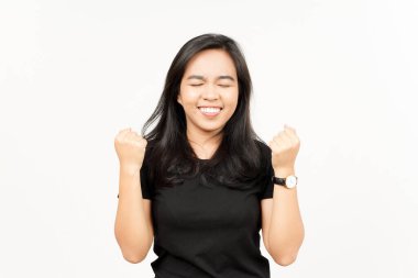 Evet, beyaz arka planda tecrit edilmiş güzel Asyalı kadının mutlu bir jesti.