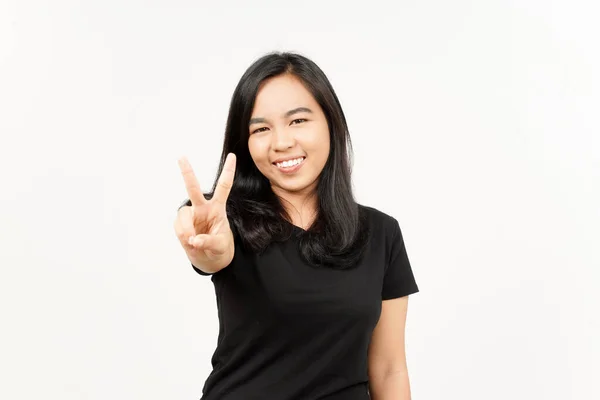 Показ Двух Пальцев Красивой Азиатской Женщины Изолированной Белом Фоне — стоковое фото
