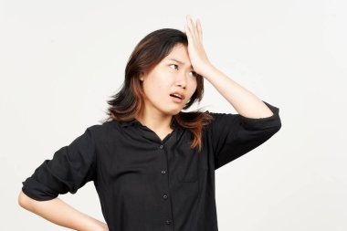 Beyaz arka planda tecrit edilmiş güzel bir Asyalı kadının jestini unut.