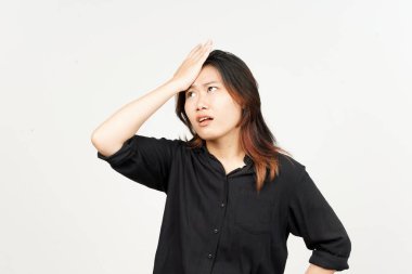 Beyaz arka planda tecrit edilmiş güzel bir Asyalı kadının jestini unut.