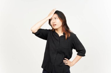 Beyaz arka planda tecrit edilmiş güzel bir Asyalı kadının jestini unut.