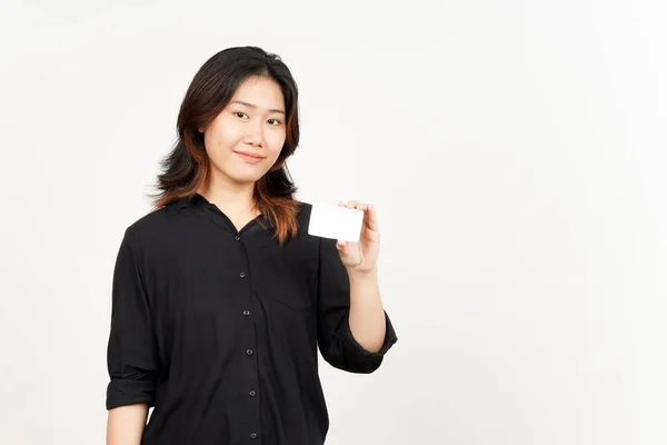 Κρατώντας Λευκή Τραπεζική Κάρτα Πιστωτική Κάρτα Της Όμορφης Ασιάτισσας Γυναίκας — Φωτογραφία Αρχείου