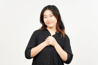 Beyaz arka planda izole edilmiş güzel Asyalı kadının kamerasına gülümse.