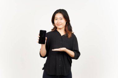 Beyaz Arkaplanda İzole Edilmiş Güzel Asyalı Kadın 'ın Boş Ekran Telefonundaki Uygulamaları veya İlanları Gösteriliyor
