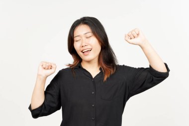 Evet, beyaz arka planda tecrit edilmiş güzel Asyalı kadının kutlama jesti.