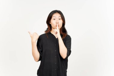 Şşş jest, sunan ve işaret eden yan ürün Güzel Asyalı Kadın Başparmağını kullanarak