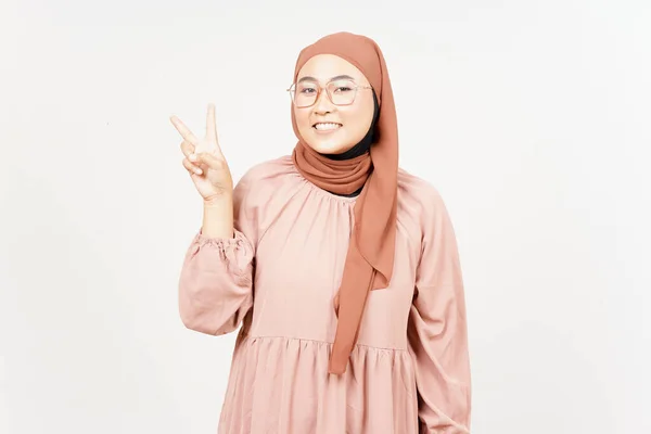 Showing Peace Victory Sign Beautiful Asian Woman Wearing Hijab Isolated — Fotografia de Stock