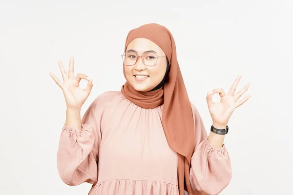 Menampilkan Sign Beautiful Asian Woman Memakai Hijab Terisolasi Latar Belakang — Stok Foto
