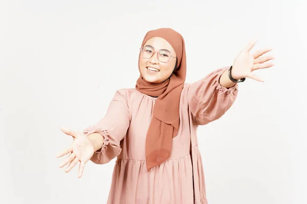 Offering Hug Beautiful Asian Woman Wearing Hijab Isolated White Background — Φωτογραφία Αρχείου