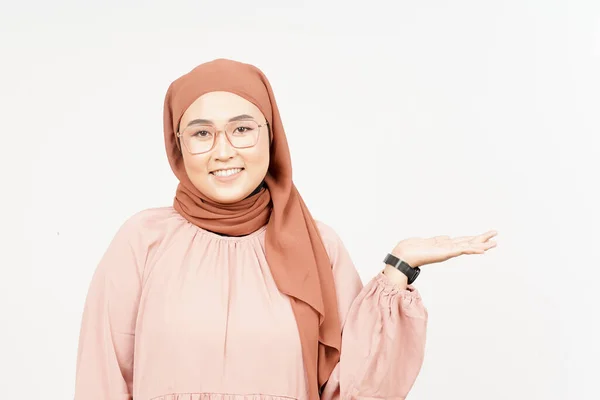 Showing Presenting Product Open Palm Beautiful Asian Woman Wearing Hijab — Stockfoto