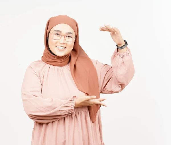 Measuring Showing Big Sign Product Beautiful Asian Woman Wearing Hijab — Stok Foto