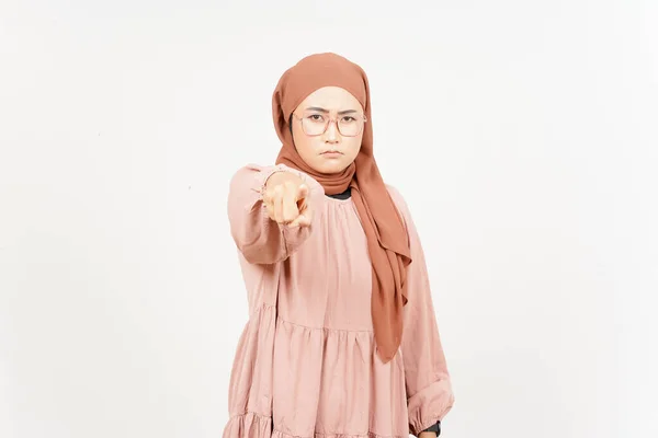 Pointing You Angry Beautiful Asian Woman Wearing Hijab Isolated White — ストック写真