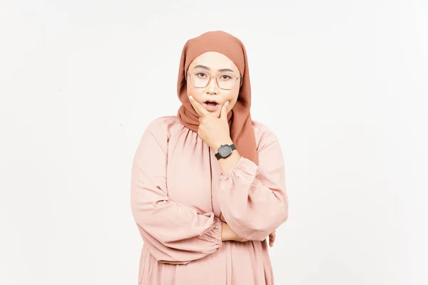 Wow Rosto Expressão Bela Mulher Asiática Vestindo Hijab Isolado Fundo — Fotografia de Stock